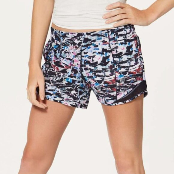 Lululemon Hotty Hot Short II (Long 4") Culture Clash Multi Black / Black - Picture 6 of 6